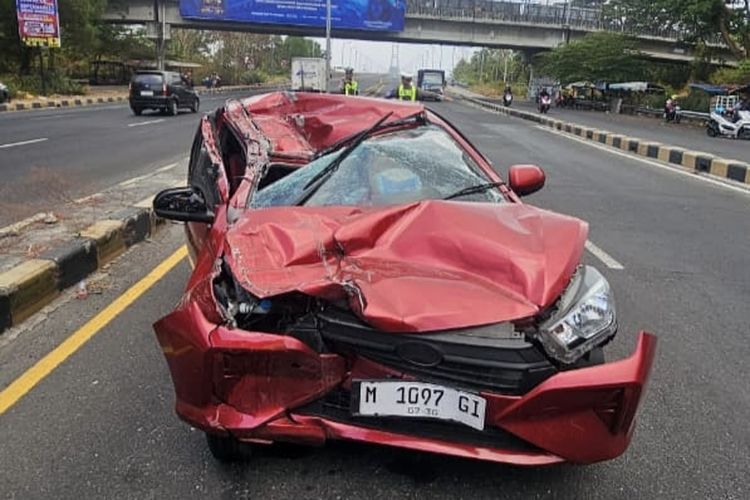 Ayla Seruduk Truk Fuso Mogok di Akses Keluar Jembatan Suramadu, Pengemudi Tewas di Tempat