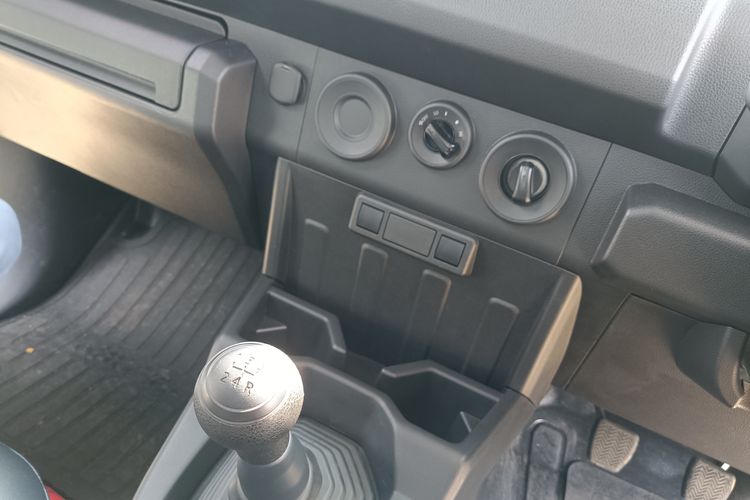 Interior Sederhana Pikap Toyota Hilux Rangga