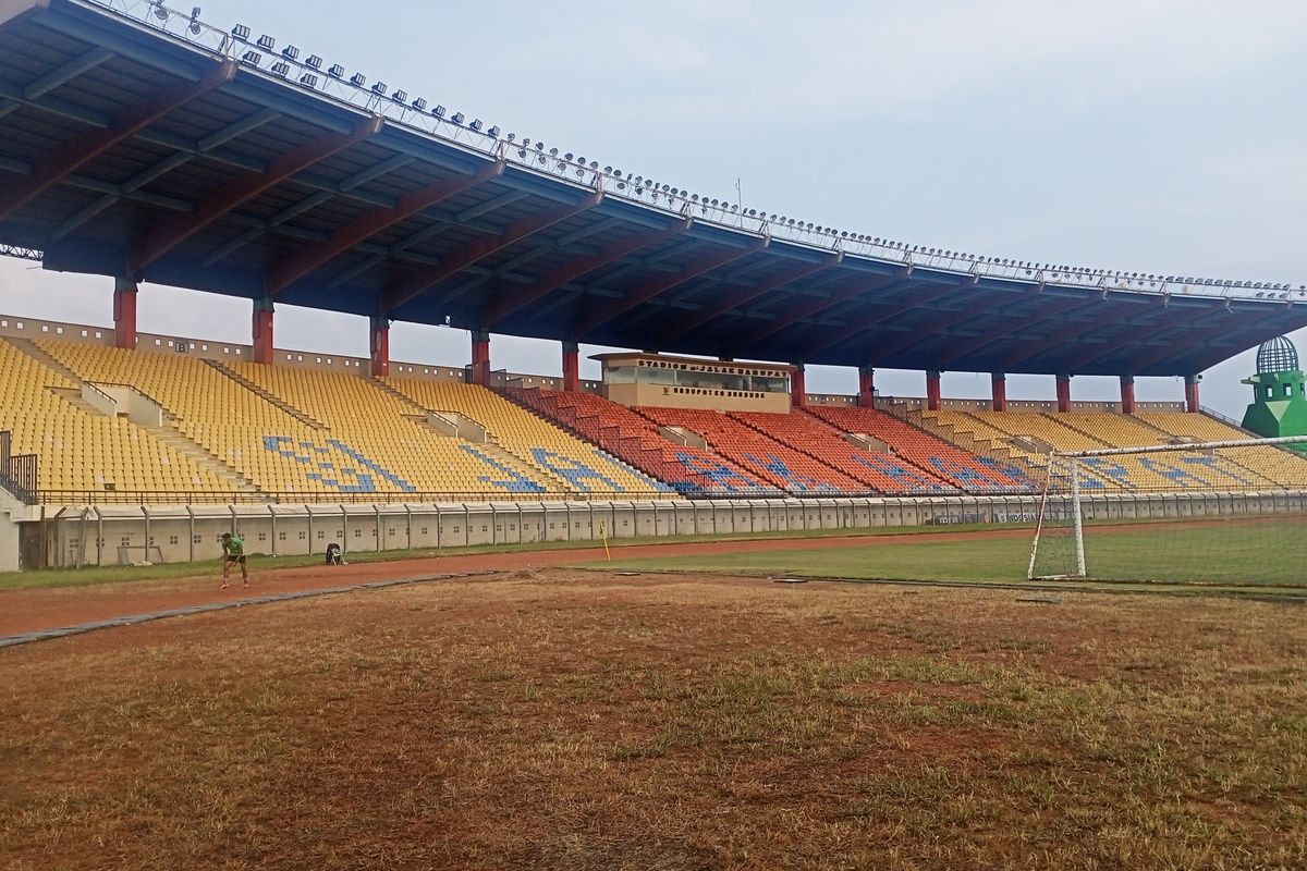 Stadion Si Jalak Harupat yang berada di Kecamatan Soreang Kabupaten Bandung Jawa Barat, bakal segera direnovasi sesuai dengan Standar FIFA mengingat Stadion tersebut akan digunakan untuk perhelatan Piala Dunia U-20