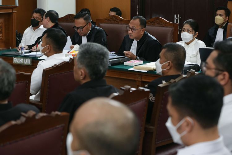 Terdakwa kasus pembunuhan berencana terhadap Nofriansyah Yosua Hutabarat atau Brigadir J, Ferdy Sambo dan Putri Candrawathi menjalani sidang di Pengadilan Negeri Jakarta Selatan, Selasa (6/12/2022). Jaksa Penuntut Umum (JPU) menghadirkan 11 orang saksi.
