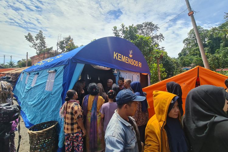 4 Jam Tim SAR Gabungan Mencari Korban Longsor di Desa Sembahe Deli Serdang