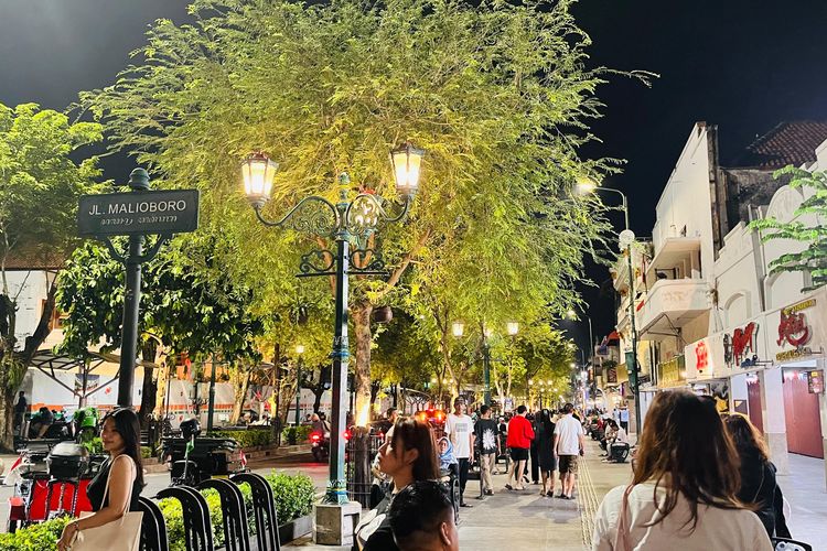 Kawasan Malioboro akan diberlakukan full pedestrian pada Selasa (7/10) dalam rangka memperingati HUT ke-269 Kota Yogyakarta.