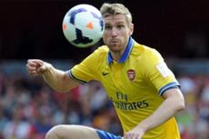 Mertesacker: Arsenal Harus Perhatikan Lini Belakang