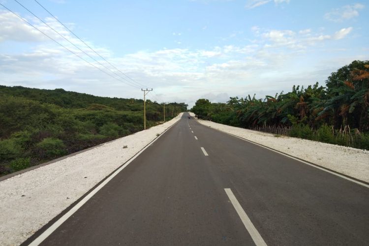 Balai Pelaksanaan Jalan Nasional (BPJN) X Kupang, telah menuntaskan pembangunan jalan long segment sepanjang 56,71 kilometer, mulai dari Baa (Ibu Kota Kabupaten Rote Ndao) hingga Papela, Kecamatan Rote Timur.