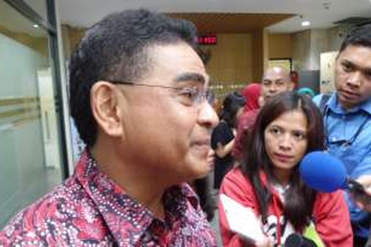 Anggota Fraksi PDI Perjuangan Andreas Hugo Pareira di Gedung KPK Jakarta, Jumat (21/10/2016).