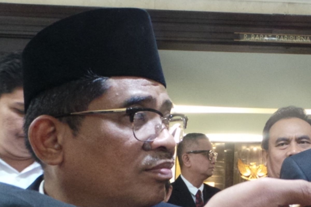 Pelaksana Tugas (Plt) Gubernur DKI Jakarta Sumarsono (kiri) bersama Wakil Ketua DPRD DKI Jakarta Triwisaksana, di gedung DPRD DKI Jakarta, Rabu (15/3/2017).