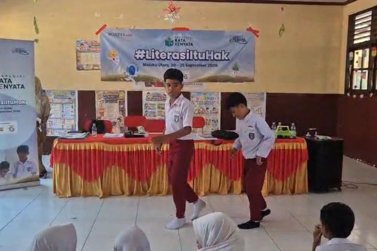 Cerita Tanpa Kata, Dua Bocah SD di Maitara Bikin Kagum lewat Pantomim Perjuangan ke Sekolah