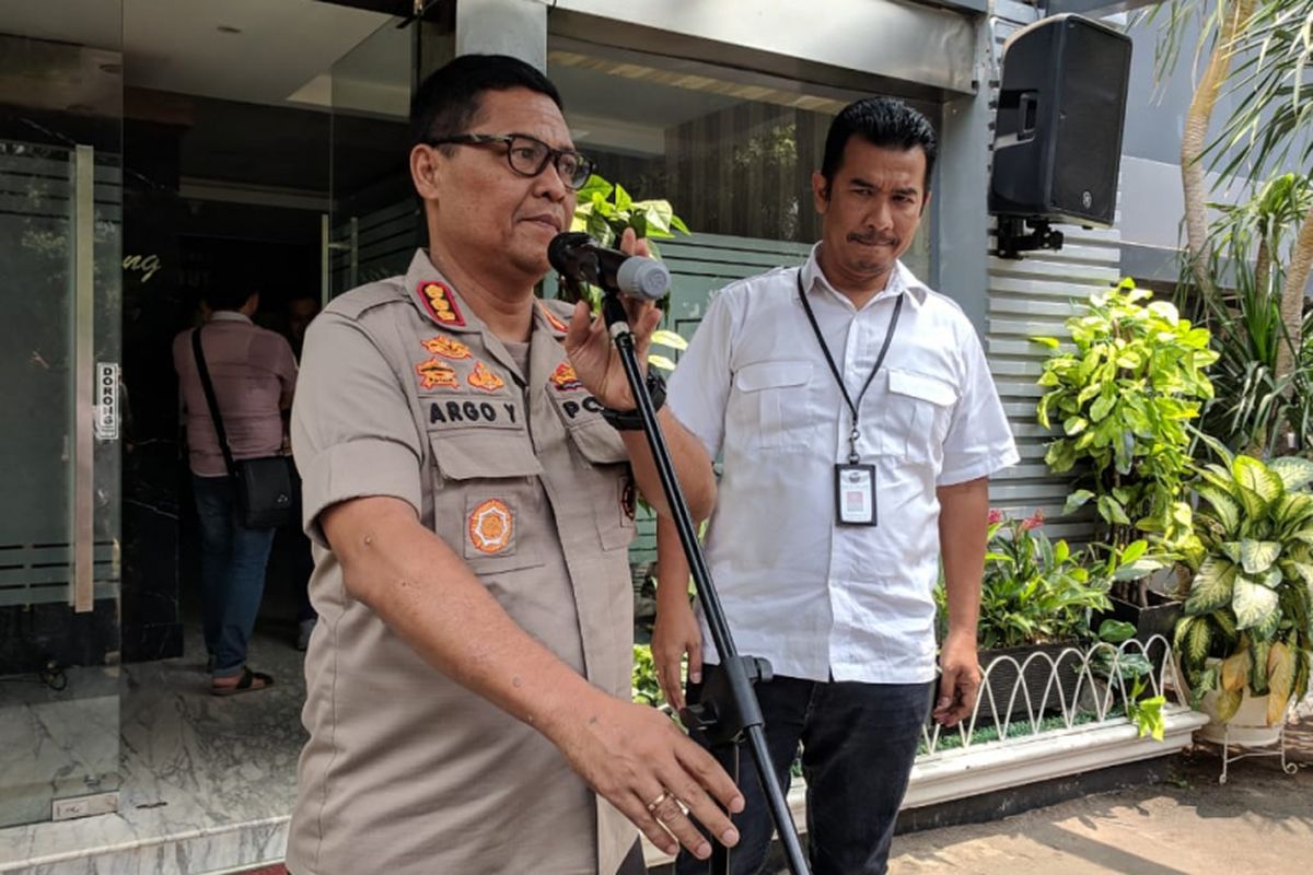 Kabid Humas Polda Metro Jaya, Kombes Argo Yuwono  memberi keterangan ke media terkait pengamanan aksi damai FUI yang berlangsung besok, Jumat (1/3/2019)