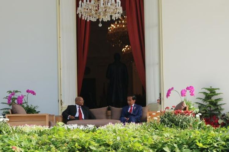 Presiden Joko Widodo menerima Presiden Afrika Selatan Jacob Zuma di Istana Merdeka, Jakarta, Rabu (8/3/2017).