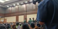 Sidang Nadiem Dijaga TNI, Hakim Tegur karena Berdiri di Tengah Ruangan 