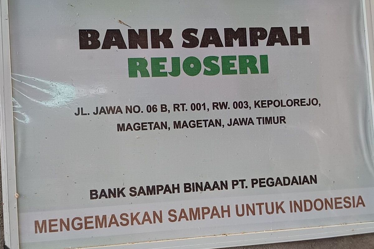 Papan nama Bank Sampah Rejoseri yangmenjadi mitra pegadaian menyulap sampah menjadi emas yang tertidur pasca Covid 19. Warga ingin lumbung emas dari sampah tersebtu hidup kembali.