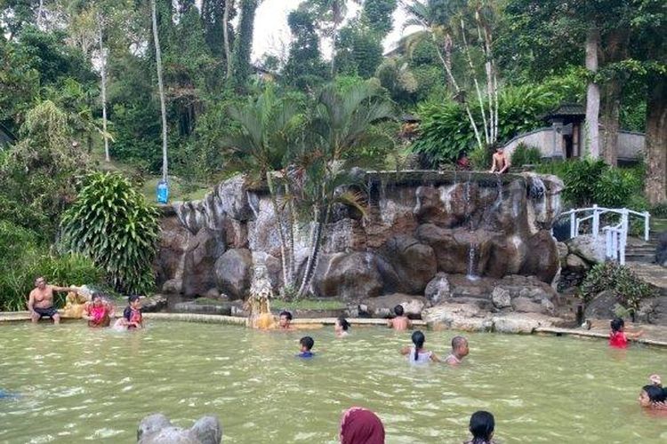 Air Panas Yeh Panes Panatahan, salah satu tempat wisata Tabanan.