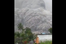 Dampak Erupsi Gunung Semeru, 1 Orang Meninggal dan Hampir Semua Rumah di Curah Kobokan Hancur