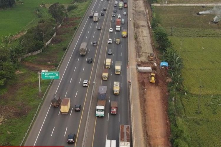 Proses pelebaran jalan tol Jakarta - Cikampek Jalur B KM 67-50