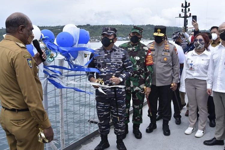 Wagub Papua Barat saat melepas Kas Keliling 3T foto Dispen Koarmada III