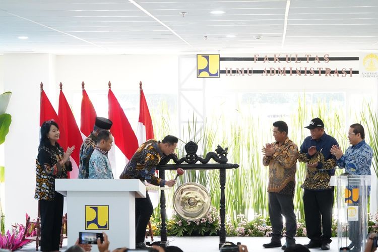 PT Adhi Karya (Persero) Tbk atau ADHI sebagai kontraktor utama pembangunan Gedung Fakultas Ilmu Administrasi (FIA) Universitas Indonesia (UI) di Depok, meresmikan gedung pendidikan terbaru tersebut, Jumat (10/1/2024). DOK. Humas ADHI