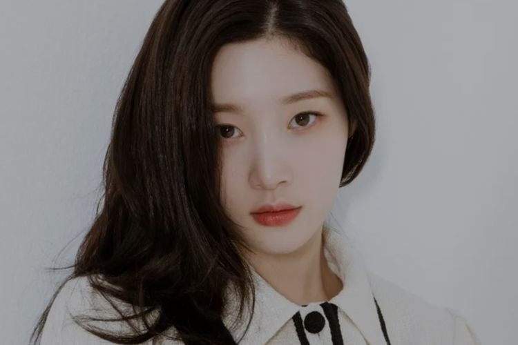 Artis Jung Chaeyeon mengalami cedera saat syuting drama Korea The Golden Spoon. Insiden itu terjadi pada 10 September 2022.