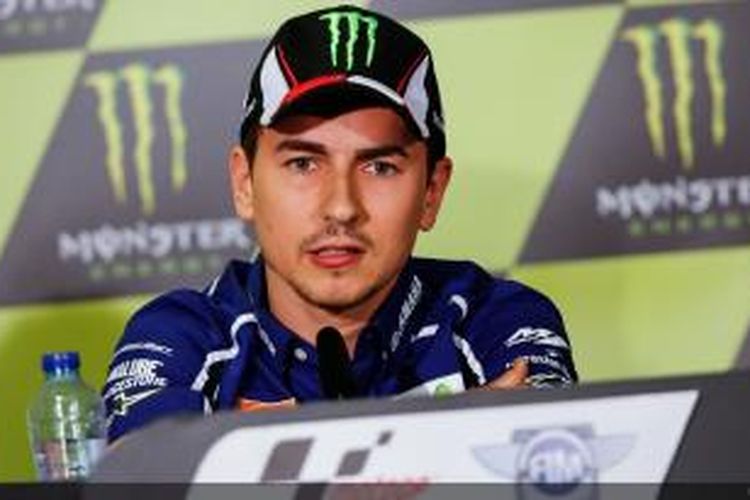 Pebalap Movistar Yamaha asal Spanyol, Jorge Lorenzo, berbicara kepada media pada konferensi pers jelang GP Perancis di Sirkuit Le Mans, Kamis (15/5/2014).