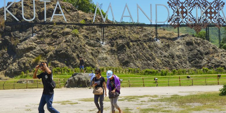 Kawasan Ekonomi Khusus (KEK) Mandalika mulai menancapkan diri sebagai salah satu destinasi wisata yang wajib dikunjungi pelancong saat bertandang ke Pulau Lombok, di Nusa Tenggara Barat.