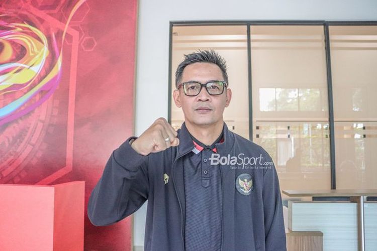 CEO Bandung Premier League, Doni Setiabudi, saat menyerahkan berkas pendaftaran sebagai calon ketua umum, wakil ketua umum, dan anggota Komite Eksekutif PSSI periode 2023-2027 di GBK Arena, Senayan, Jakarta, Senin (16/1/2023). Artikel ini berisi profil Doni Setiabudi.