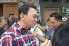 Warga Berebut Es Goyang yang Diborong Ahok 