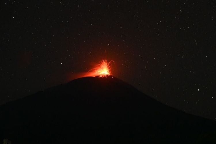 Dampak Erupsi Gunung Ile Lewotolok, 7 Desa di Lembata Dilanda Hujan Pasir