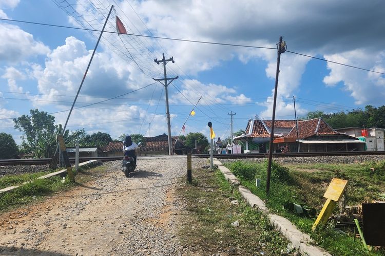 Usai Kecelakaan Maut di Grobogan, Perlintasan KA Dijaga Warga 24 Jam dan Diperbaiki