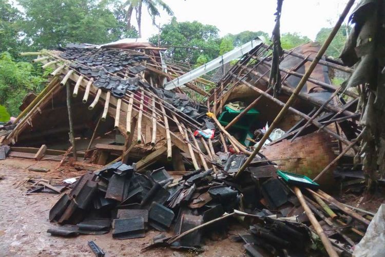 Gempa bumi Magnitudo (M) 5,3 mengguncang Kabupaten Lebak, Provinsi Banten, Sabtu (12/3/2022). Akibat gempa tersebut, satu rumah dilaporkan ambruk.