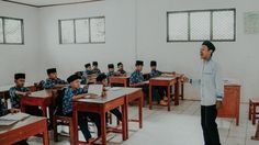 Haruskah Wacana Pendidikan Gratis Juga Sasar Sekolah Swasta dan PTS?