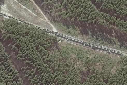 Konvoi Besar Pasukan Rusia Sepanjang 64 Kilometer Mulai Disebar