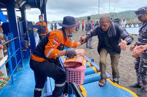 Bersama TNI AL, Polisi, dan Basarnas, Bea Cukai Bantu Evakuasi Korban Erupsi Gunung Ruang