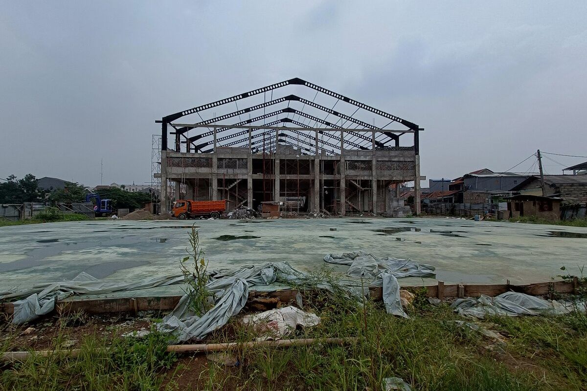 Penampakan GOR Green Lake City Kota Tangerang jika dilihat dari belakang bangunan, di mana area lapangan di luar bangunan tersebut akan digunakan sebagai fasilitas gelanggang pertandingan voli outdoor di Porprov Banten 2022.