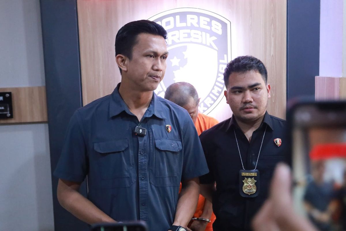 Kasatreskrim Polres Gresik, AKP Abid Uais Al-Qarni Aziz (kiri).