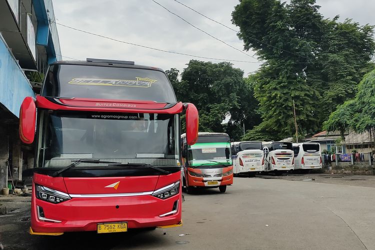 Bus AKAP di Terminal Baranangsiang Bogor