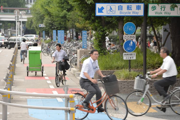Ilustrasi jalur khusus sepeda di Jepang