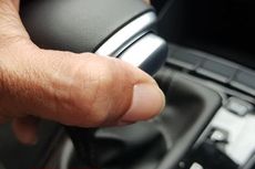 [POPULER OTOMOTIF] Mana yang Lebih Baik, Mobil Transmisi Matik AT atau CVT? | Jangan Salah, Begini Teknik Pakai Dongkrak Mobil yang Benar