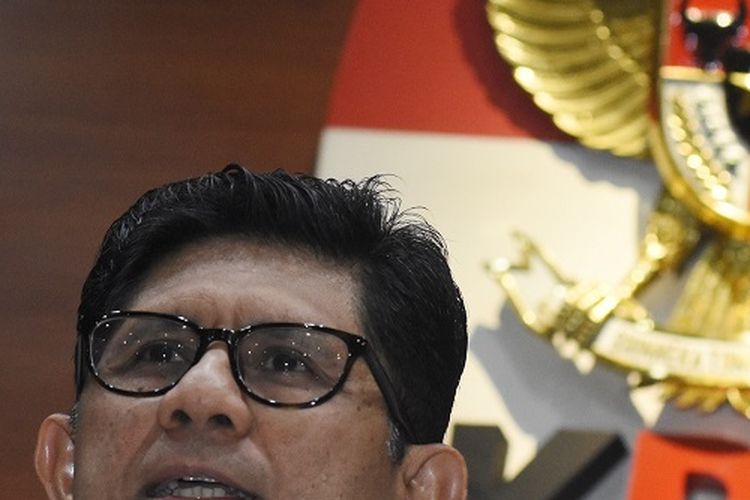 Wakil Ketua KPK Laode M Syarif menyampaikan keterangan pers tentang penetapan tersangka kasus dugaan suap perdagangan minyak mentah dan produk kilang Pertamina Energy Service Pte. Ltd. (PES) yang merupakan Subsidiary Company Pertamina di Gedung Merah Putih KPK, Jakarta, Selasa (10/9/2019). KPK menetapkan Managing Director PES periode 2009-2013 yang juga Dirut Pertamina Energy Trading (PETRAL) periode 2012 - 2015 Bambang Irianto sebagai tersangka kasus dugaan suap di sektor migas karena diduga menerima uang senilai 2,9 juta dolar Amerika Serikat terkait perdagangan minyak mentah dan produk kilang di PES. ANTARA FOTO/Indrianto Eko Suwarso/wsj.