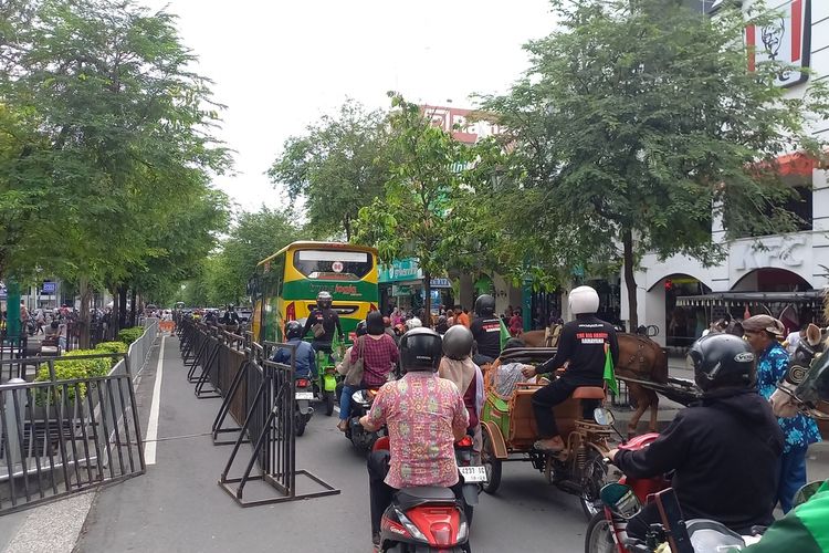 PADAT: Situasi di jalan Malioboro, Yogyakarta menjelang malam tahun baru, Selasa (31/12/2024) sore.