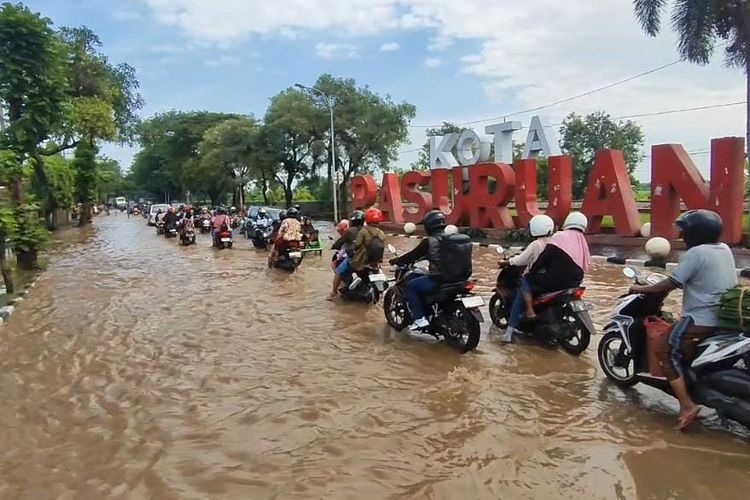 Jalur Pantura Pasuruan Jatim Terendam Banjir, Arus Balik Lebaran Terganggu