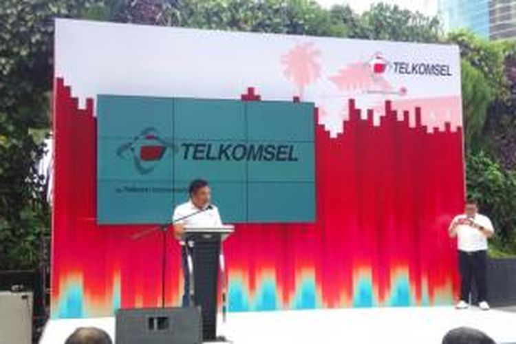 Direktur Utama Telkomsel Ririek Ardiansyah saat meresmikan 4G LTE komersial Telkomsel di Bandung, Jawa Barat, Minggu (15/3/2015).