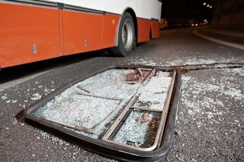 Bus Terbalik di Jalur 