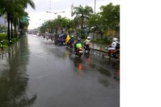 Transjakarta Koridor V Tak Bisa Tembus Banjir di Mangga Dua