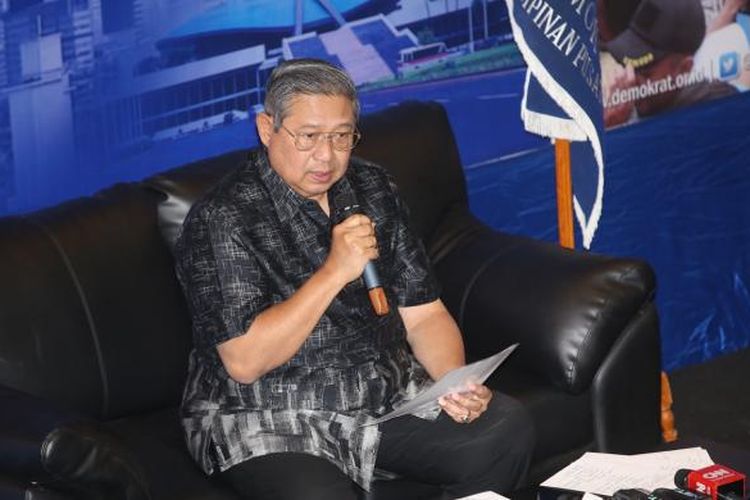 Ketua Umum Partai Demokrat, Susilo Bambang Yudhoyono berbicara kepada wartawan di Wisma Proklamasi, Jakarta Pusat, Rabu (1/2/2017). Susilo Bambang Yudhoyono memberi penjelasan soal tuduhan terkait komunikasinya dengan Ketua Majelis Ulama Indonesia Maruf Amin terkait sikap keagamaan MUI mengenai kasus penistaan agama yang menjerat Gubernur non-aktif DKI Jakarta Basuki Tjahaja Purnama atau Ahok.