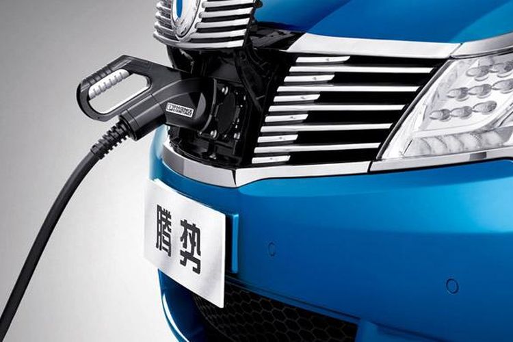 Denza mobil listrik hasil kolaborasi BYD and Daimler di China.