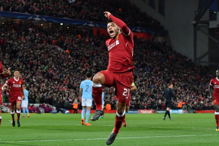 Gelandang Liverpool FC, Alex Oxlade-Chamberlain, merayakan gol yang dicetak ke gawang Manchester City dalam laga leg pertama perempat final Liga Champions di Stadion Anfield, Liverpool, Inggris pada 4 April 2018.
