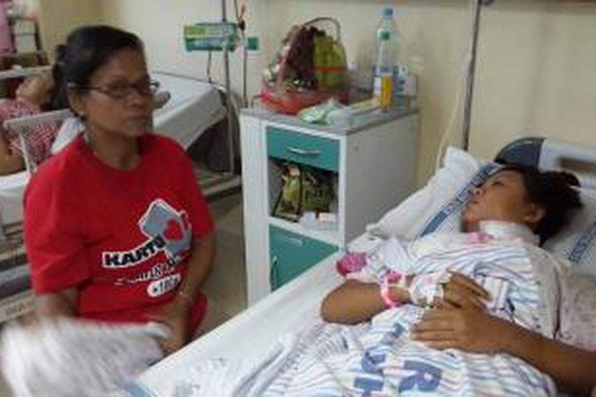 Yulianti (14), korban alat berat jatuh di Kampung Pulo dirawat di Rumah Sakit Budhi Asih, Jakarta Timur.