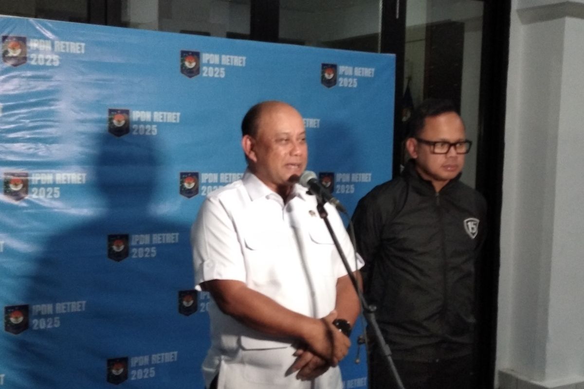 Kepala Badan Gizi Nasional (BGN) Dadan Hindrayana memberikan keterangan pers di Kampus IPDN Jatinangor, Kabupaten Sumedang, Jawa Barat, Selasa (24/6/2025).