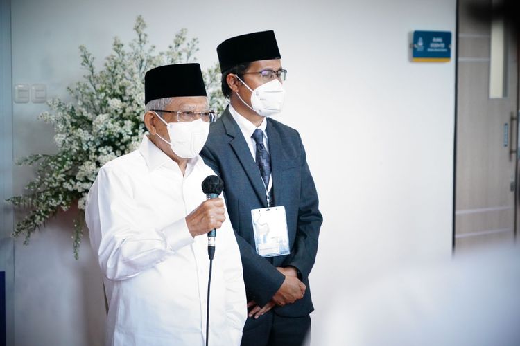 Wakil Presiden Ma'ruf Amin memberikan keterangan pers di Universitas Alma Ata, Yogyakarta, Senin (24/10/2022).