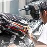 Libur Panjang di Rumah Aja, Begini Cara Benar Mencuci Motor