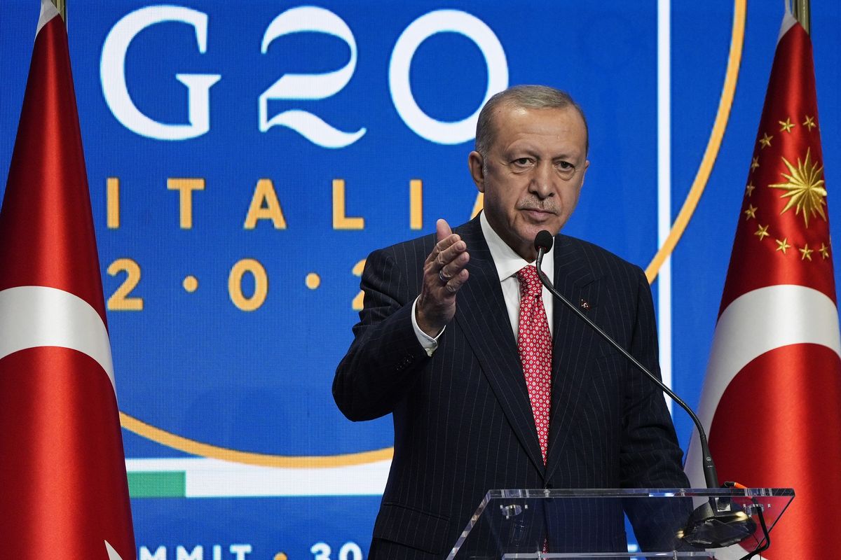 Presiden Turki Recep Tayyip Erdogan saat konferensi pers di KTT G20, Roma, Italia, Minggu (31/10/2021).
